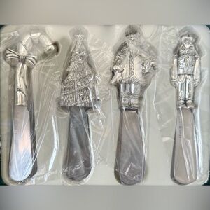 Christmas themed spreaders (4), New in Box.
